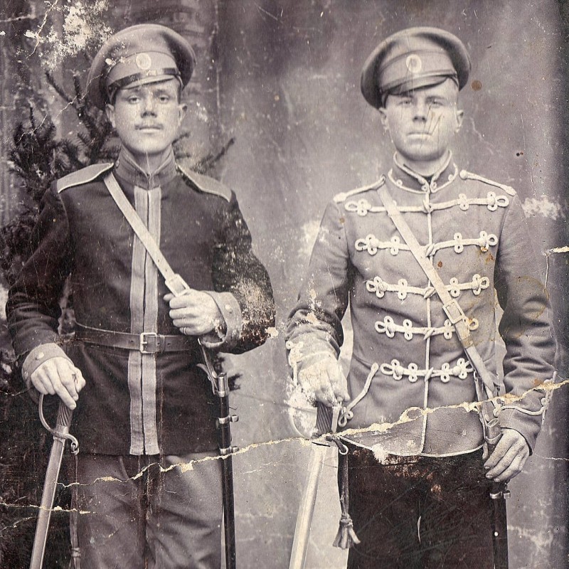 Photo of an army dragoon and hussar (7th Belorussian or 13th Narva) regiments
