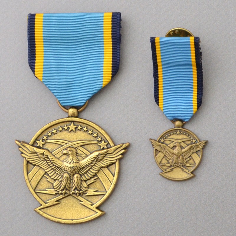 The USA Medal "For Aerial Achievements" of the sample of 1988, complete with a miniature