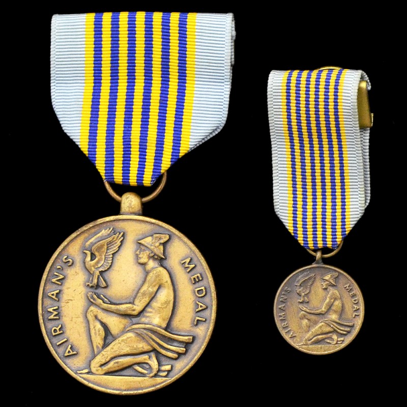 US Pilot's Medal of the 1960 model, complete with miniature