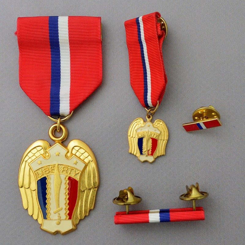 Medal "For the Liberation of the Philippines", with a miniature and two bars