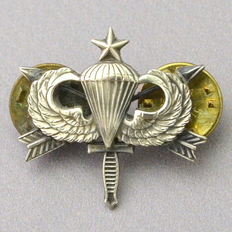 Badge of a special forces parachutist with the qualification of "master", USA