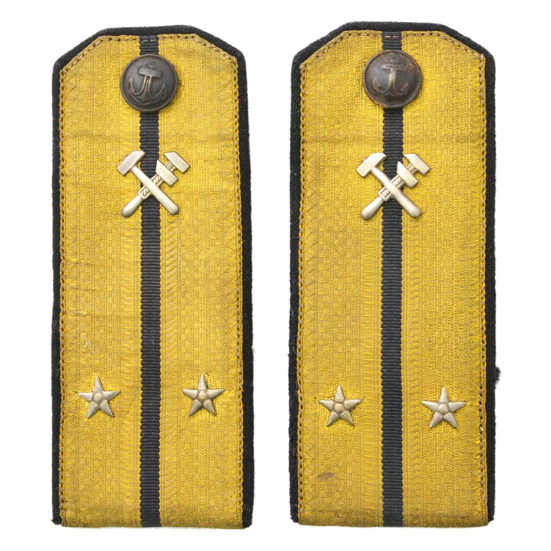 Shoulder straps of a lieutenant of the Russian Navy of the 1943 model