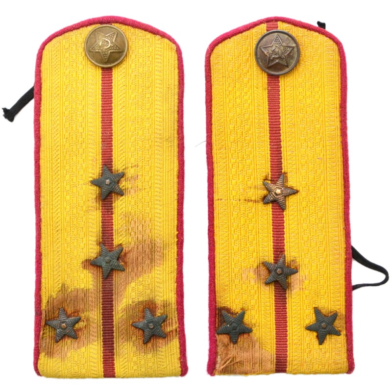 Shoulder straps of a sergeant cadet of the Red Army Air Force Flight School of the 1943 model
