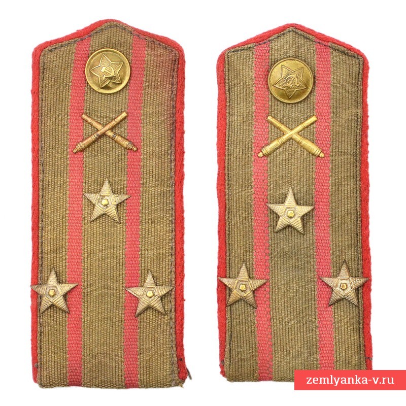 The shoulder straps of the everyday colonel of the Red Army artillery of the 1943 model