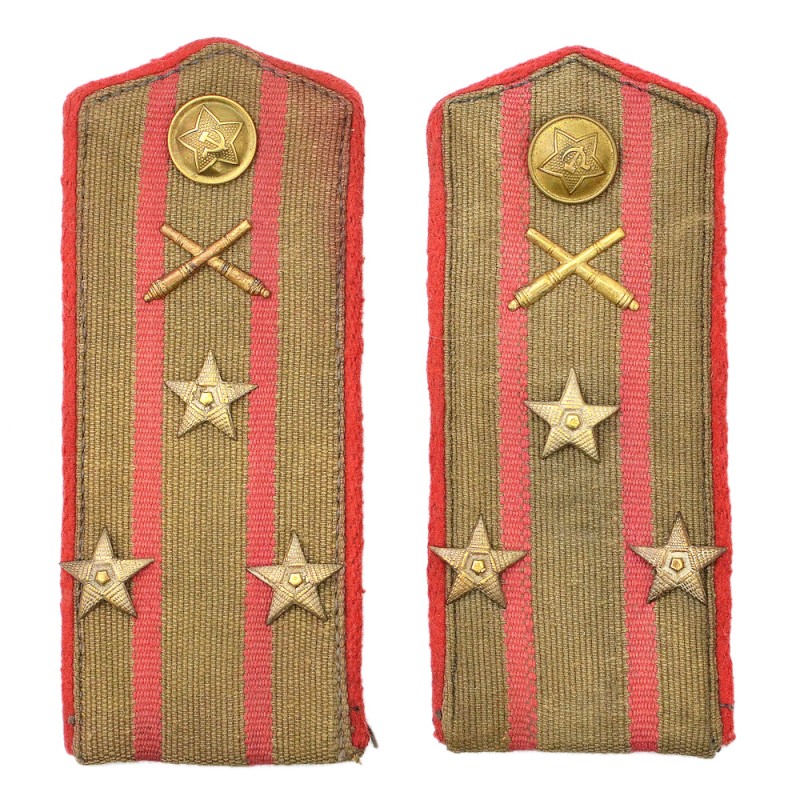 The shoulder straps of the everyday colonel of the Red Army artillery of the 1943 model
