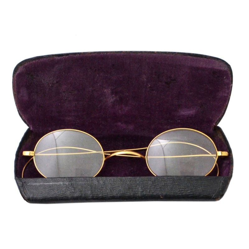 Pre-revolutionary gold glasses in the original case