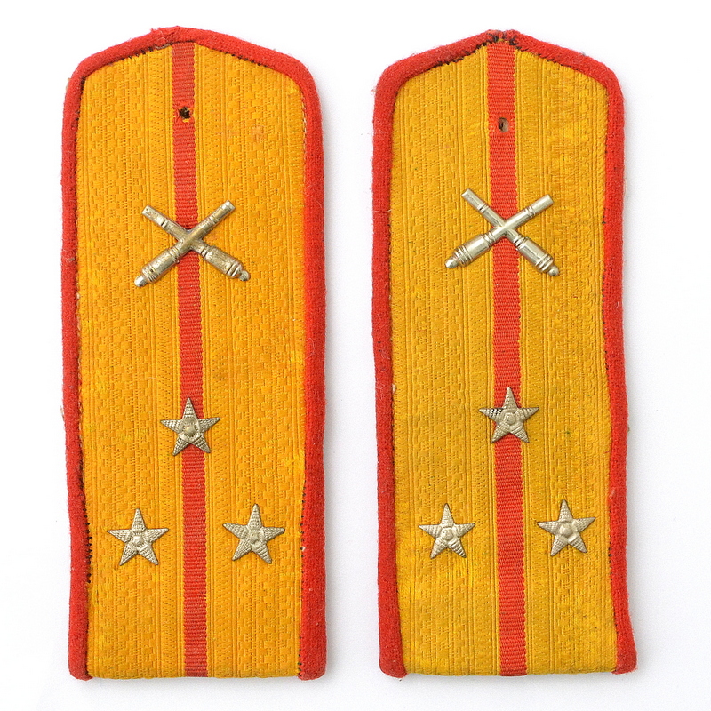 Shoulder straps of the everyday art. Lieutenant of the Red Army artillery of the 1943 model