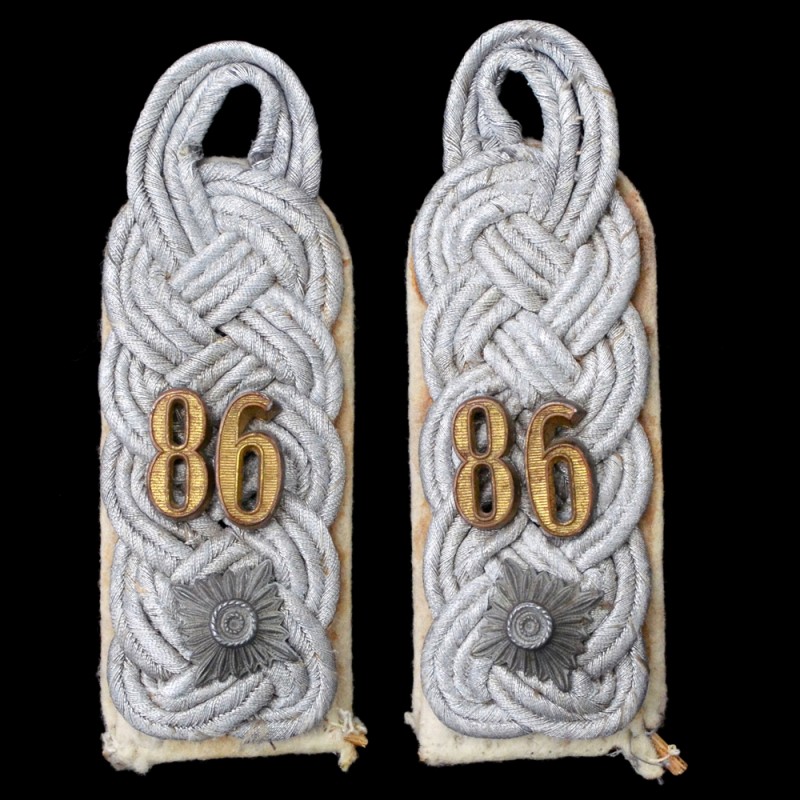 Shoulder straps of the lieutenant Colonel of the 86th Infantry Regiment of the Wehrmacht