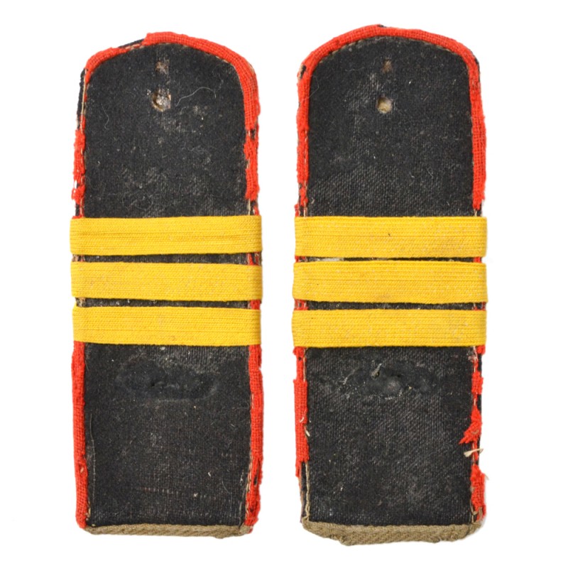 Everyday shoulder straps of an ABTV Red Army sergeant of the 1943 model