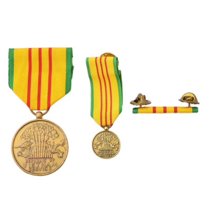 Medal for service in Vietnam of the 1965 model, with a miniature and a bar