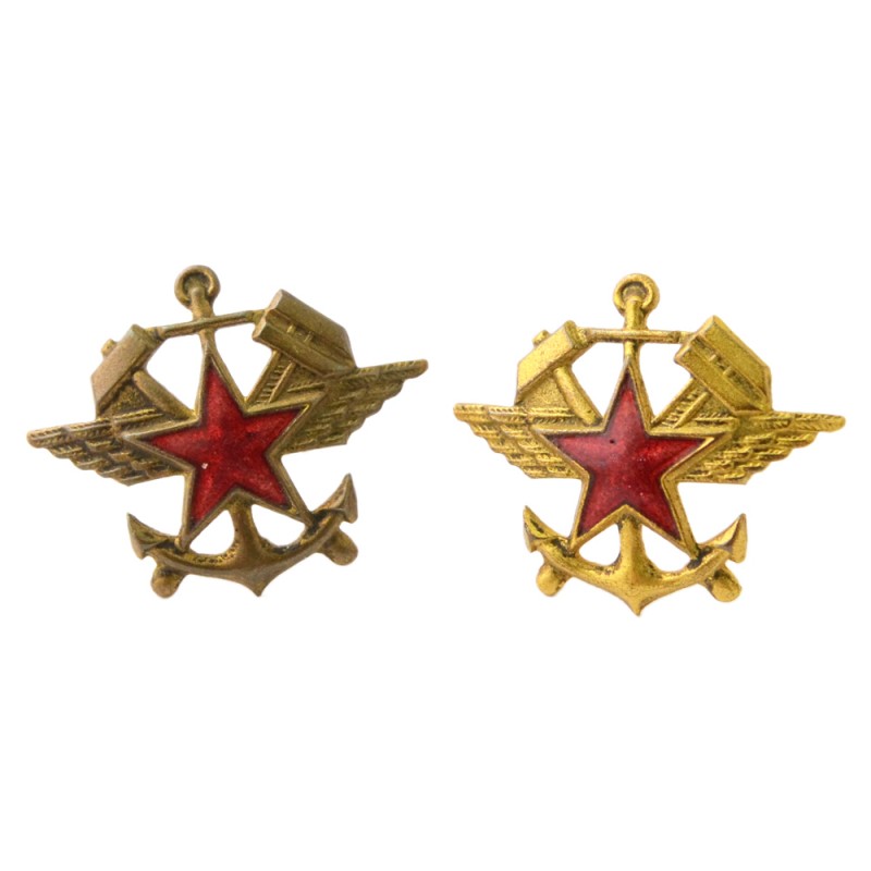 A pair of emblems on shoulder straps or buttonholes of the VOSO sample of 1936 