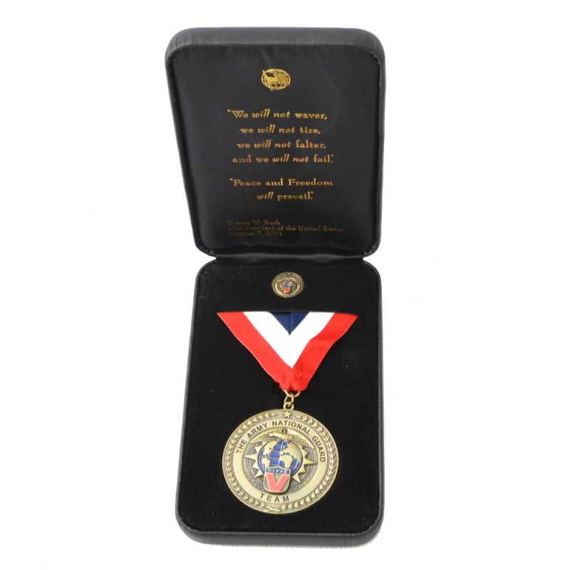 Neck medal of the US Army National Guard Team, in a case
