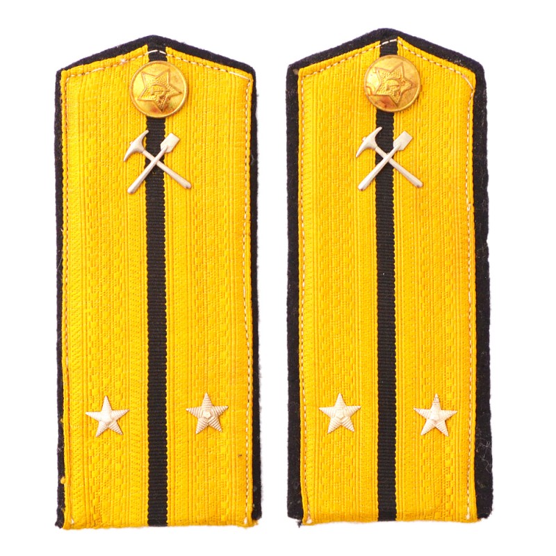 Shoulder straps of a lieutenant of sapper units of the Red Army Engineering troops of the 1943 model