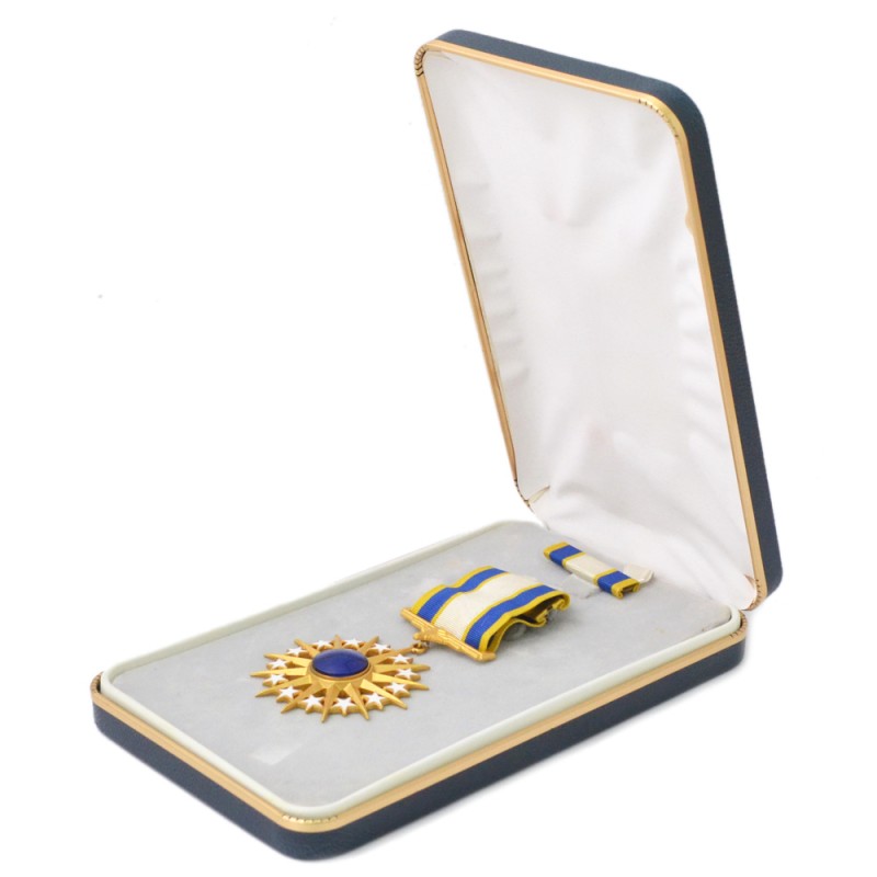 United States Air Force Distinguished Service Medal, 1960, in a case