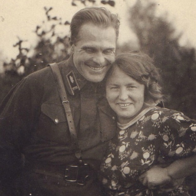 Photo of the captain of the ABTV Red Army with his wife
