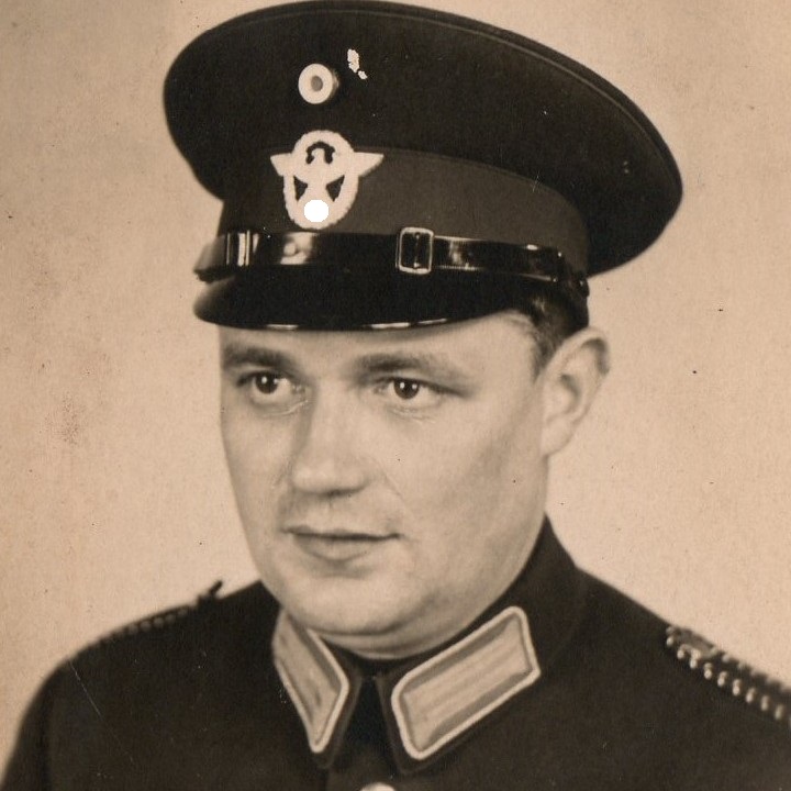 Portrait photo of a non-commissioned officer of the German police
