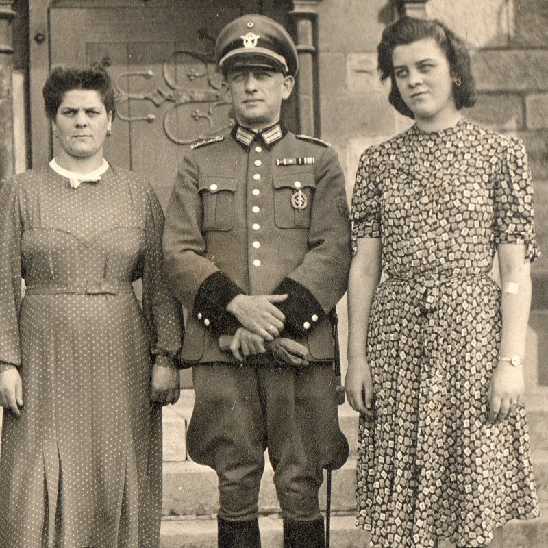 Photo of the haupt-sergeant of the police of the 3rd Reich with a sword of the 1936 model 