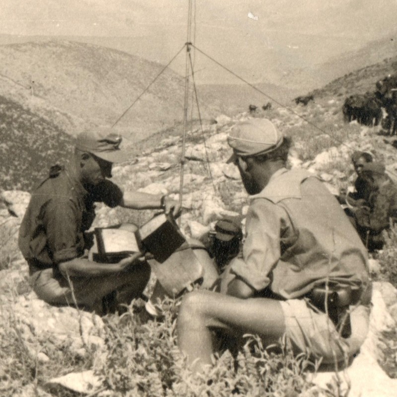 Photo of a soldier and an SS officer at a halt in the mountains