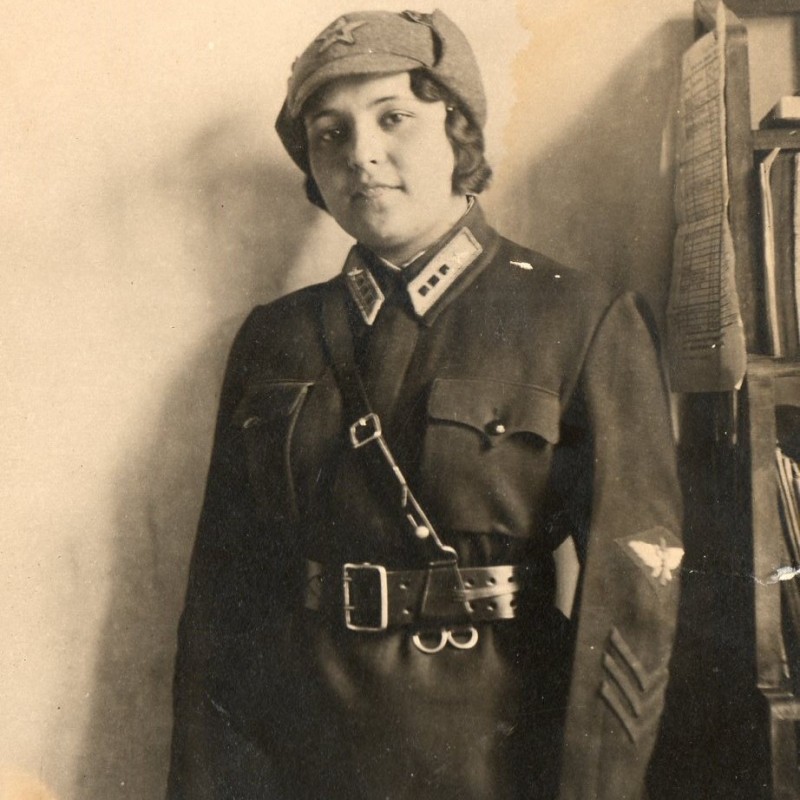 Photo of a girl in the uniform of a senior lieutenant of the Red Army Air Force
