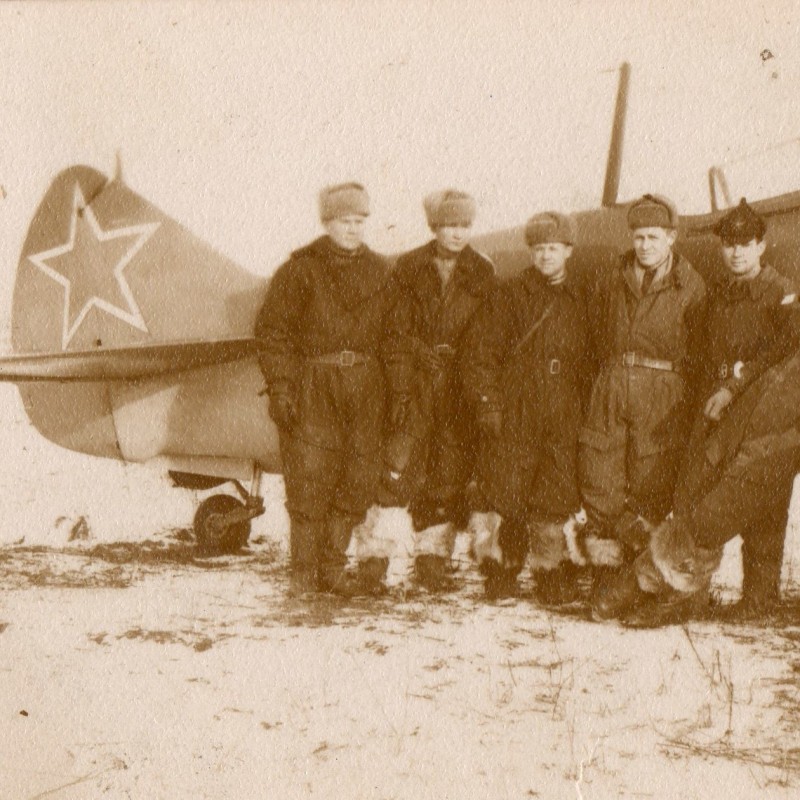 Photo of Red Army pilots on the background of the Yak-1 aircraft