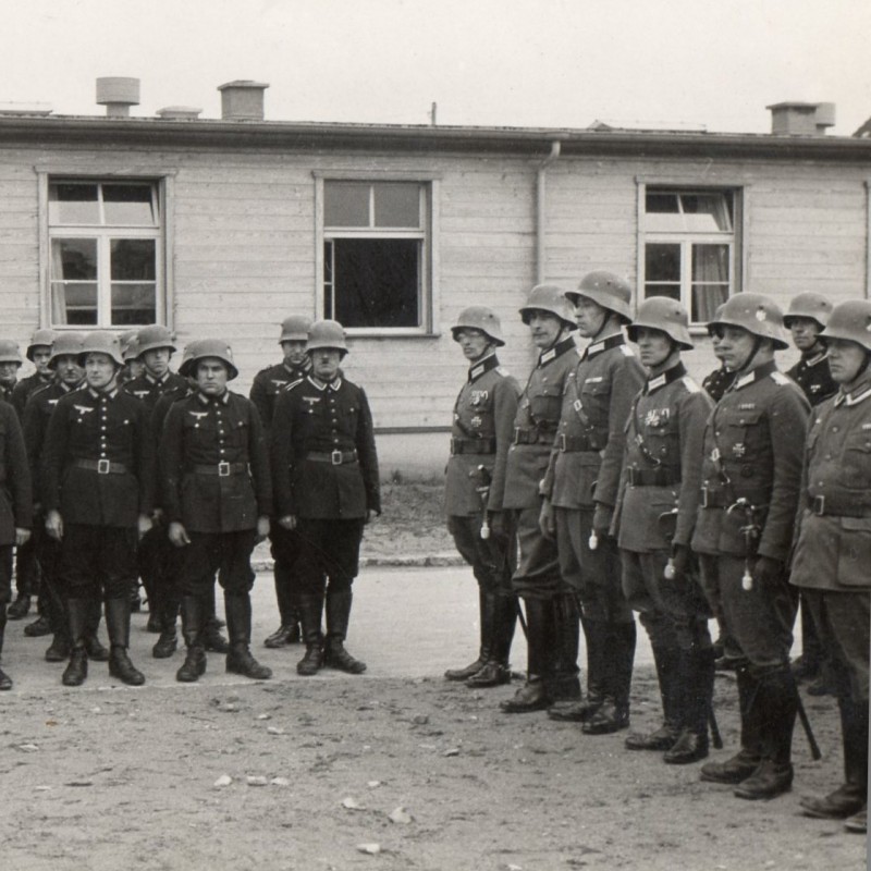 Photo of the formation of German policemen in M16 helmets