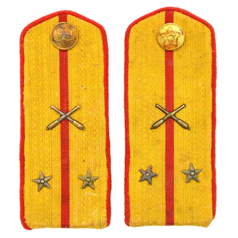Shoulder straps of a senior lieutenant of the Red Army artillery of the 1943 model