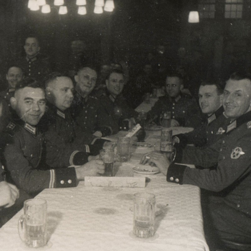 Photos of German policemen at the festive table