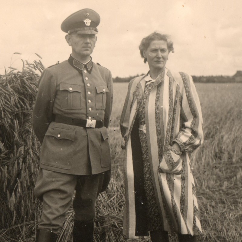 Photo of the lower rank of the German order police with his wife