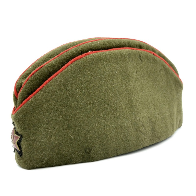 The pilot's cap of the command and commanding staff of the Red Army artillery of the sample of 1935, 1940.