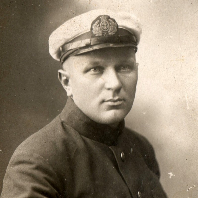 Photo of the commander of the Soviet Fleet in a cap with the rarest cockade