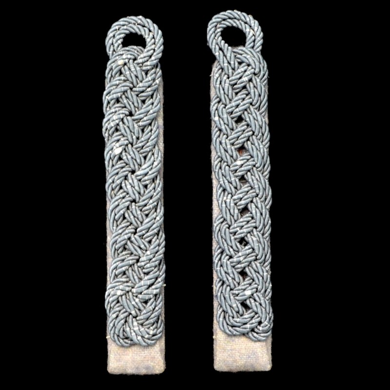 Shoulder straps of a DRK officer with the rank of major