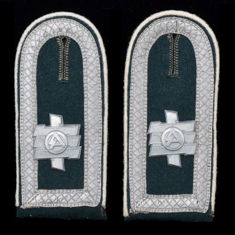 The rarest shoulder straps of the sergeant-sergeant of the division "Feldherrnhalle"