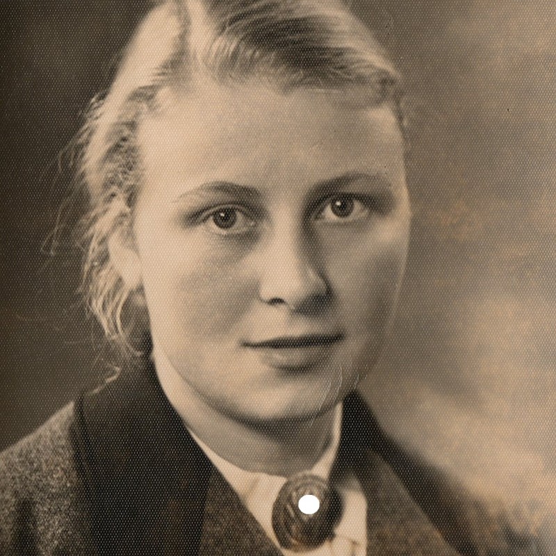 Photo of a female employee of the RAD labor service