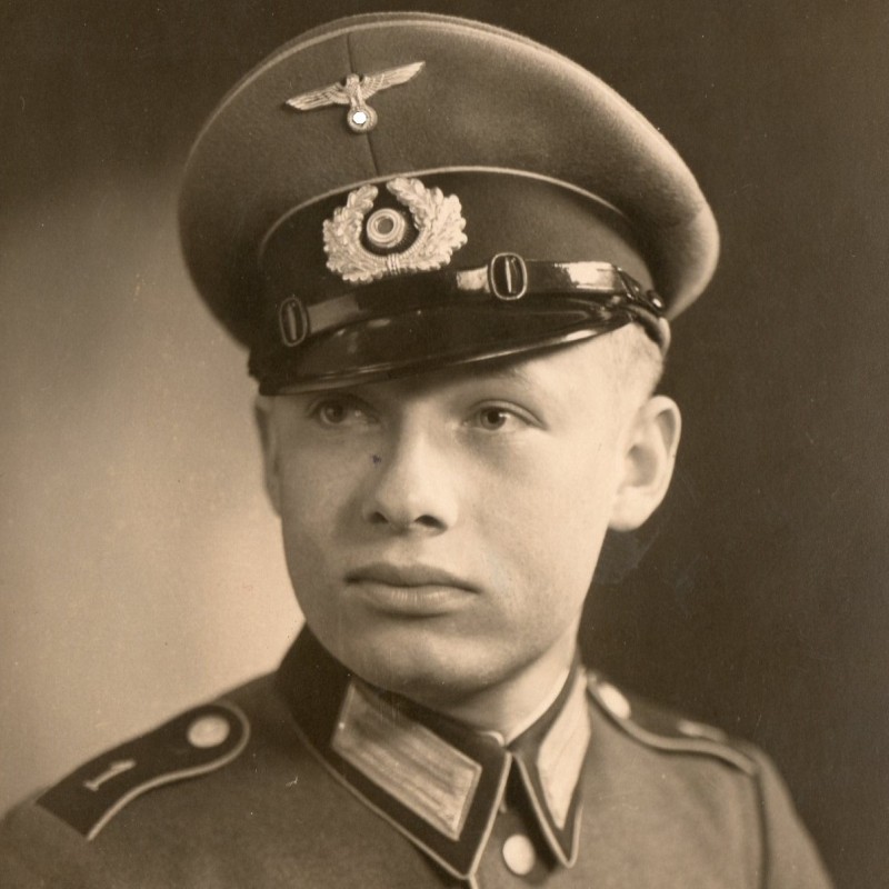 Photo of a private of the 1st Infantry Regiment of the Wehrmacht