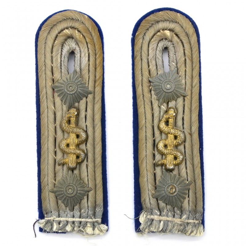 Shoulder straps of the Hauptmann of the Wehrmacht Medical Service