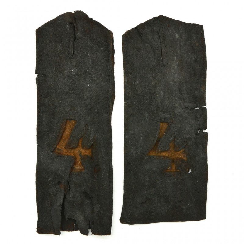 A pair of shoulder straps of a sailor of the 4th naval crew of the REEF