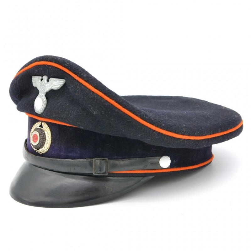 The cap of the lower rank of the postal service of the 3rd Reich