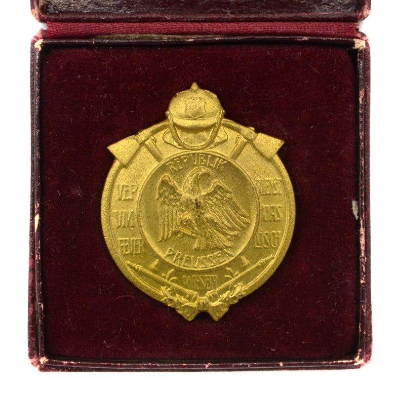 Badge of honor of a Prussian firefighter in a case