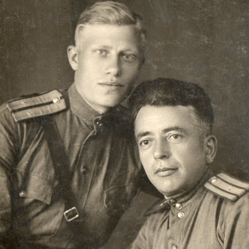 Artistic photo of Lieutenant and Major Sapper (?) units of the Red Army, 1943