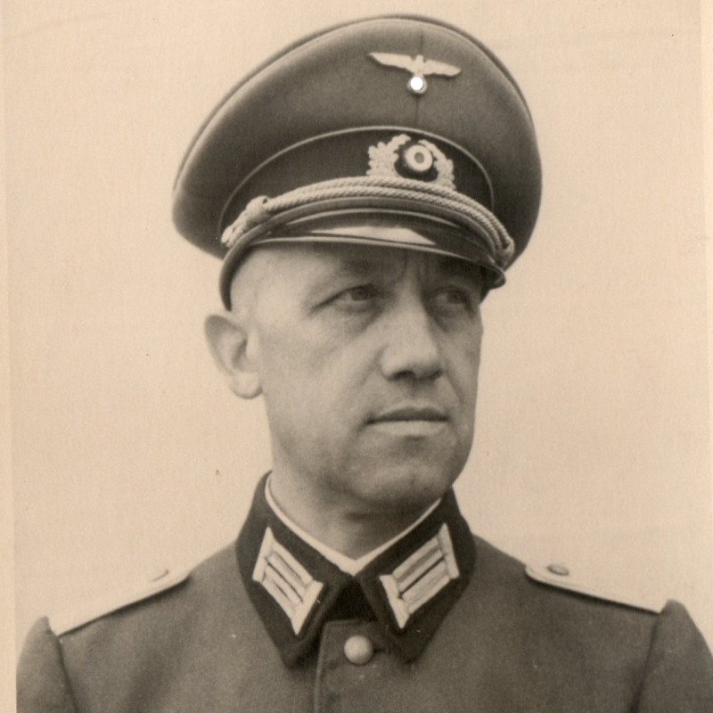 Photo of a lieutenant of the Wehrmacht infantry with an award bar and a badge for a wound in silver