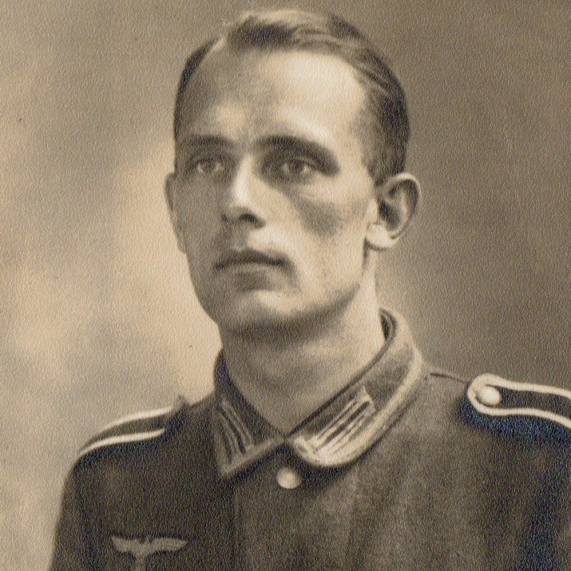 Photo of a non-commissioned officer of the Wehrmacht artillery with a badge for injury and a sports badge SA