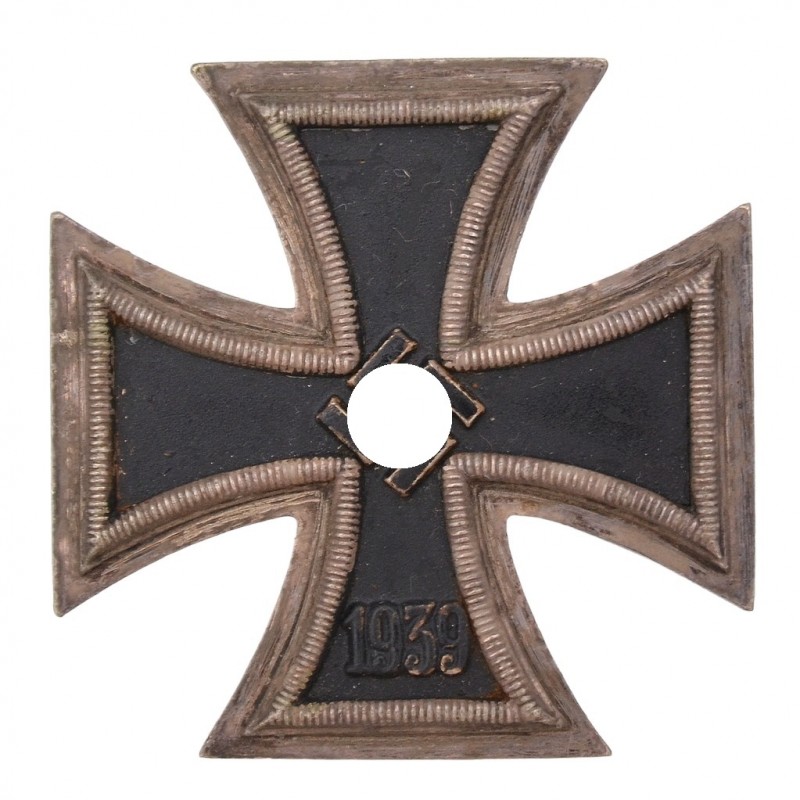 Iron Cross of the 1st class of the 1939 model, a variant on the twist