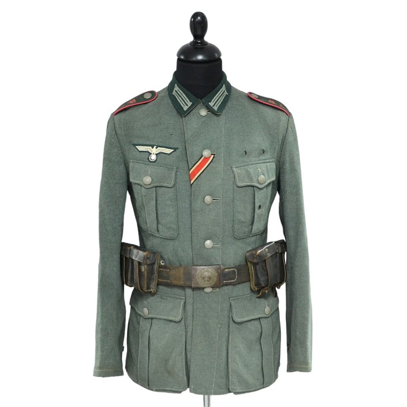 Field tunic of the 1936 model with shoulder straps of a private of the 27th anti-tank battalion of the Wehrmacht