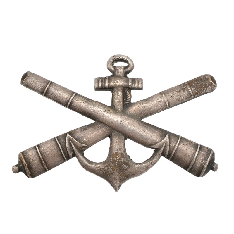 The emblem on the shoulder straps of the personnel of the sea fortresses (?)