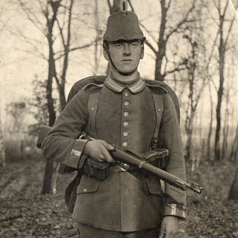 Photo of a Guard chasseur with a Mauser carbine, 1914 