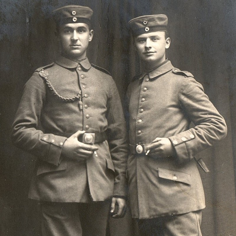 Photo of two Kaiser Army infantrymen with a shooting cord