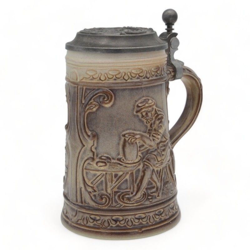 Beer mug with the image of a pottery workshop