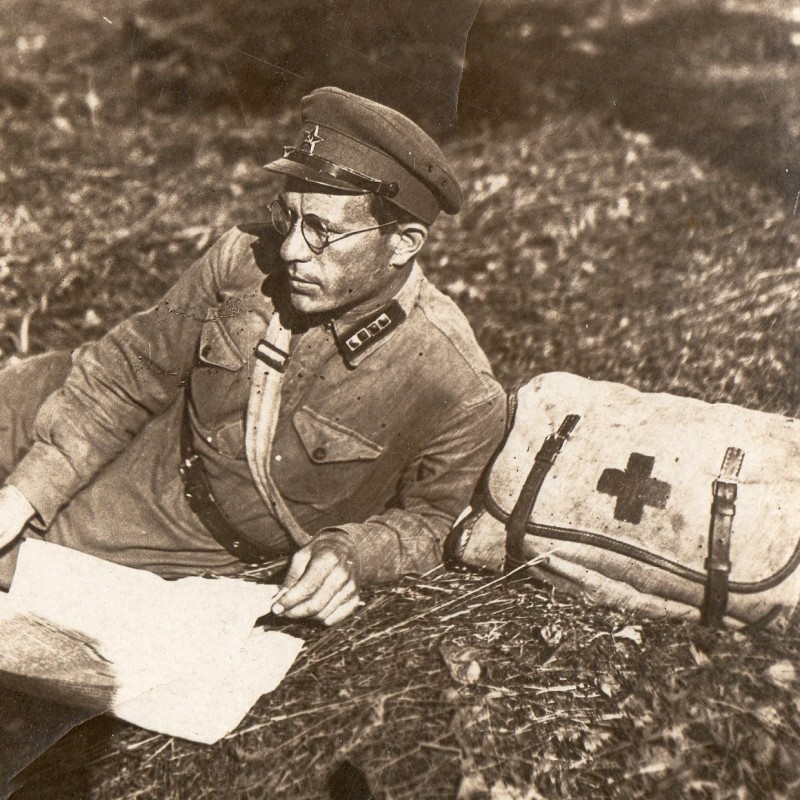 Photo of a Red Army military medic with 4 cubars in his buttonholes