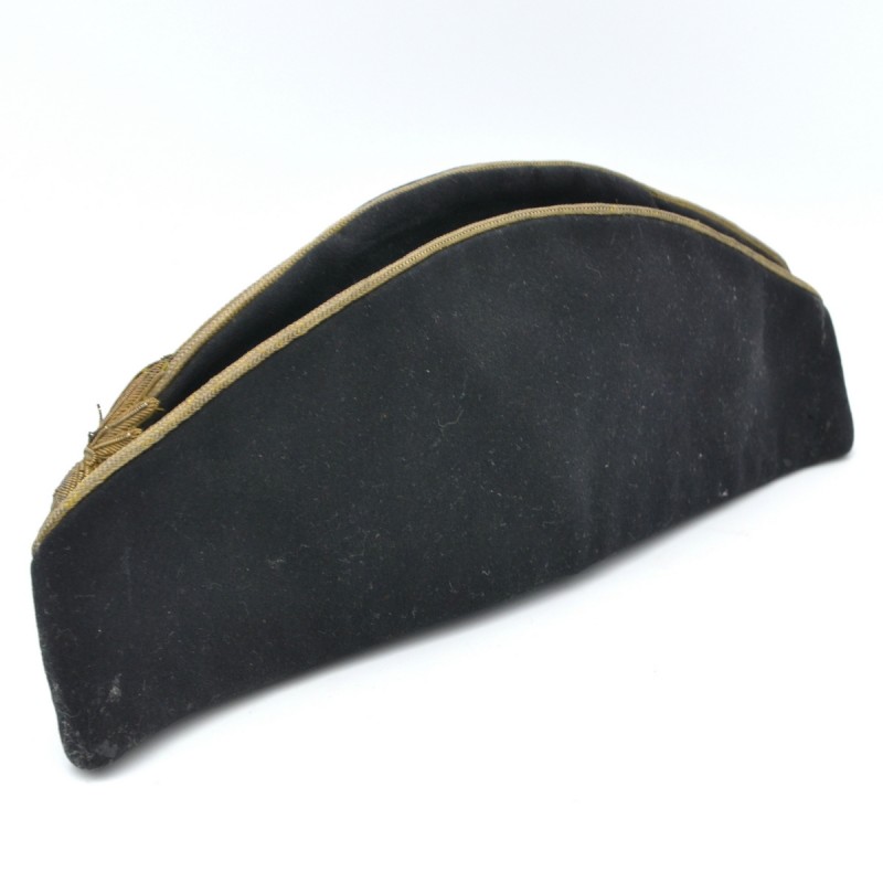 English officer 's cap