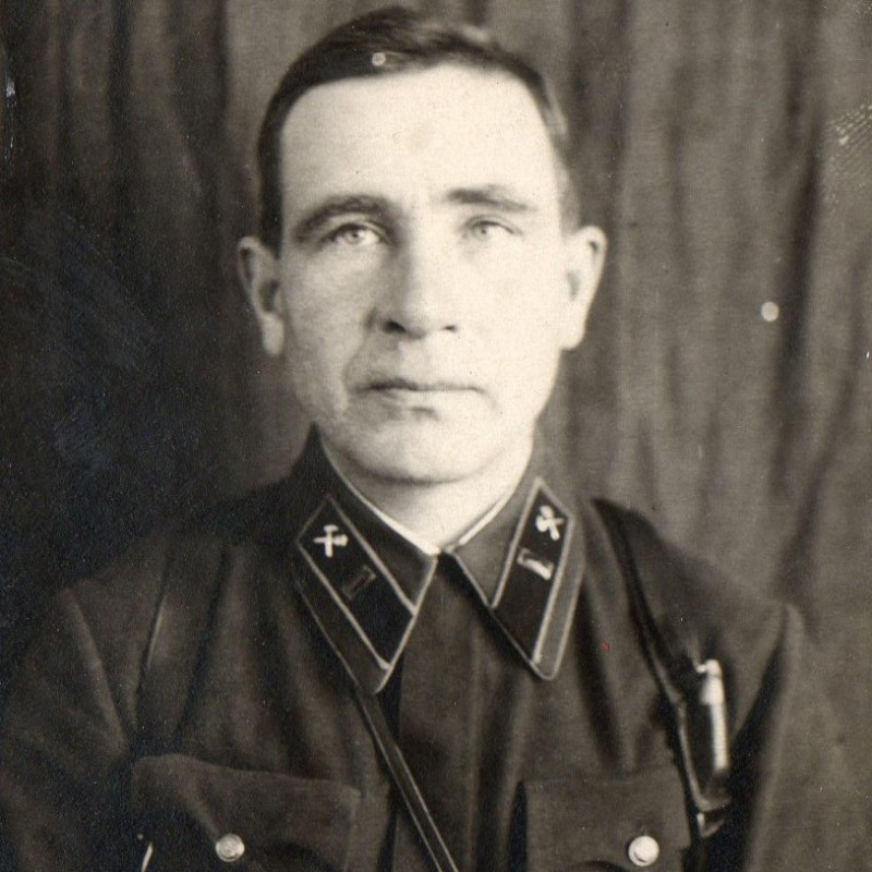 Portrait photo of the captain of the 1st evacuation railway regiment Klevtsov A.P.